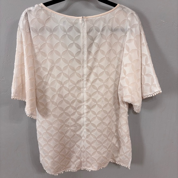 St. John Cream White Geometric Short Sleeve V-Neck Tunic Blouse - Sz Small EUC - Picture 2 of 13